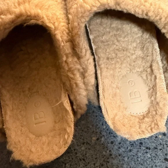 Intentionally Blank Apres Slipper - Picture 5 of 7